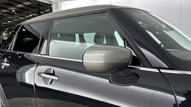 MINI Hatchback 1.5 Cooper Exclusive Premium 5dr Auto Petrol Hatchback